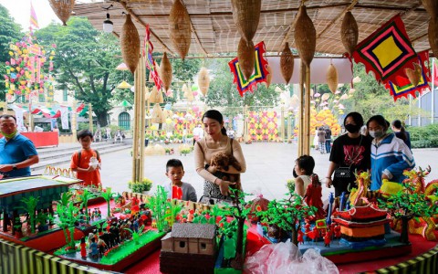 Thắp lửa tình yêu di sản